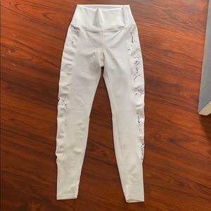 Buffbunny white marble NEVER WORN small leggings